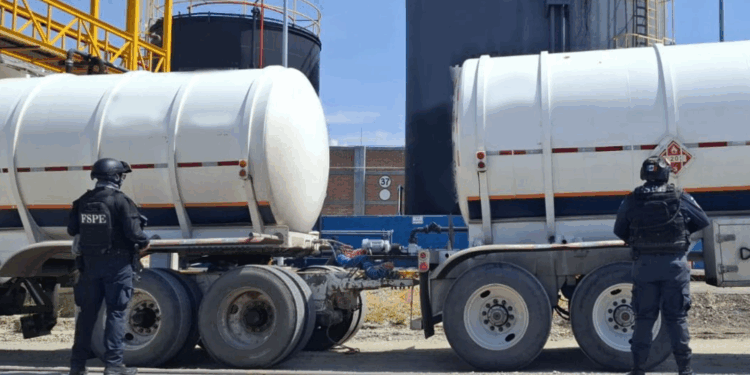 Aseguran en Silao, Guanajuato, 1.6 millones de litros de huachicol