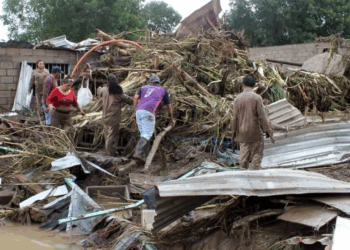 Sube a 78 número de muertes por lluvias