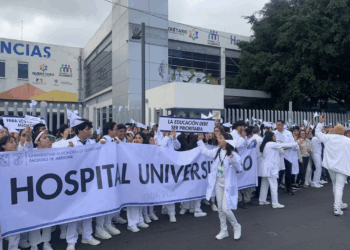 Estudiantes de Medicina UAQ demandan antiguo Hospital General