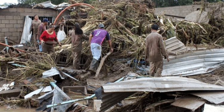 Llega a 80 número de muertes por lluvias
