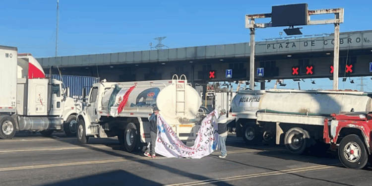 Bloquean piperos la México-Querétaro