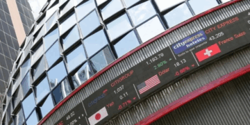 Supera BMV nivel de 63 mil unidades y marca nuevo máximo