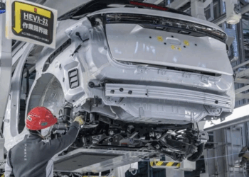 Aumenta CFE 35% su deuda con proveedores en este año