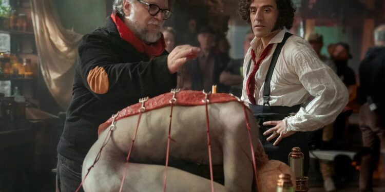 Crean alumnos UAQ escultura monumental para Pulso GNP