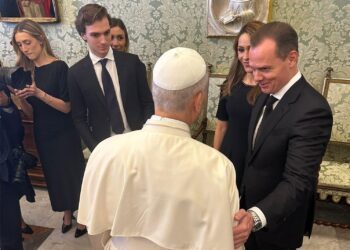 Olegario Vázquez Aldir y el Papa León XIV sostienen encuentro en el Vaticano