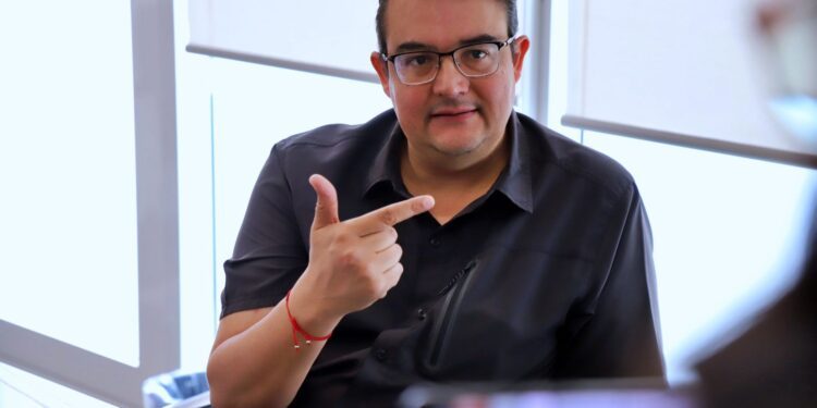 No hay que perder tiempo en diferencias, pide Memo Vega a Pancho Domínguez