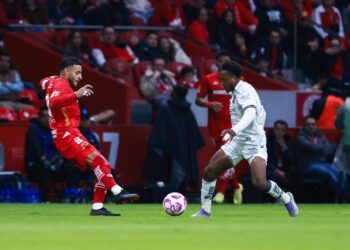 Toluca impone su dominio y golea 4-0 a Gallos Blancos en el Nemesio Díez