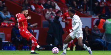 Toluca impone su dominio y golea 4-0 a Gallos Blancos en el Nemesio Díez