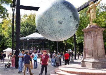 Más de 180 mil personas han ido a la luna, en Querétaro