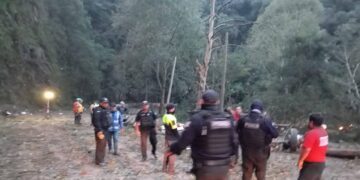 Desalojan a 120 personas en Pinal de Amoles por explosión de pipa