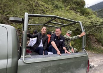 Unen fuerzas Claudia y Kuri