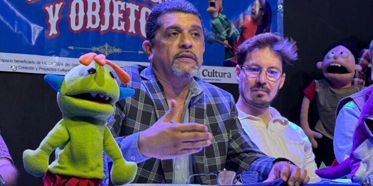 Signan convenio UAQ con La Gaviota Espacio Teatral