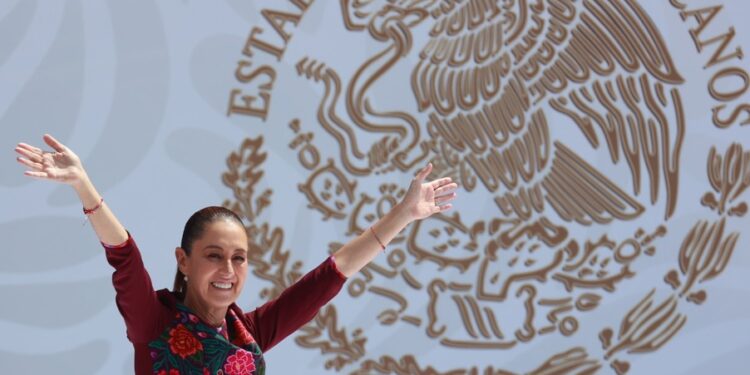 Defiende Sheinbaum legado de AMLO