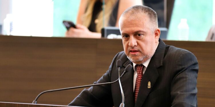 Critica Sinuhé Pidragil aumento de recursos a partidos políticos