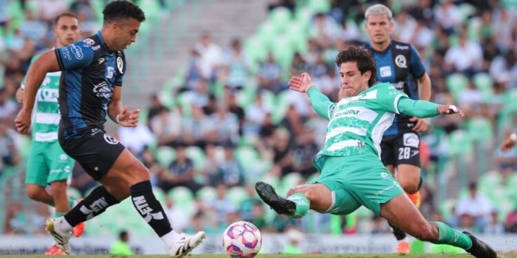 Gallos Blancos sufre dolorosa derrota ante Santos Laguna