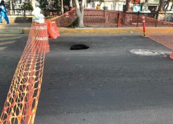 Cierre parcial en avenida Universidad por aparición de socavón