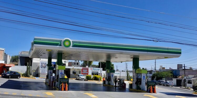 Se normaliza abasto de gasolina en Querétaro; persiste retraso en Tolimán