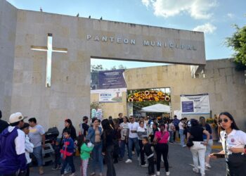 Más de 206 mil personas visitaron los ocho panteones del Municipio de Querétaro