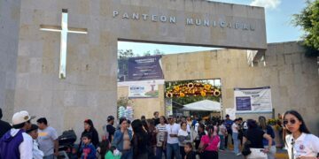 Más de 206 mil personas visitaron los ocho panteones del Municipio de Querétaro