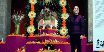 Dedica Sheinbaum ofrenda en Palacio a mujeres indígenas