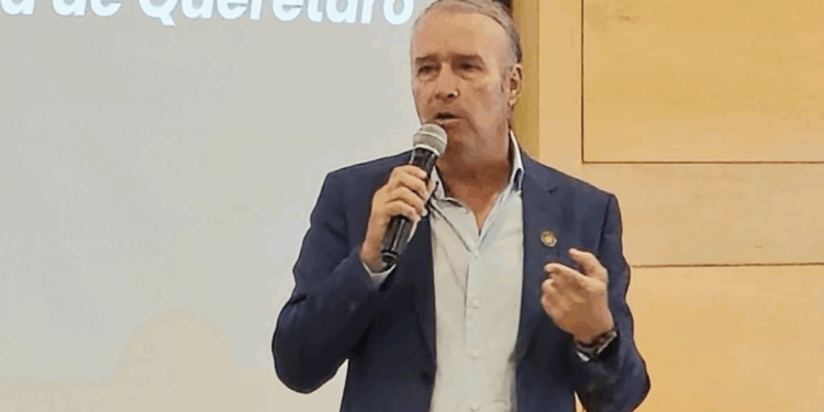 Mantiene el AIQ sus vuelos a EU: Del Prete