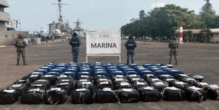Aseguran 2.5 toneladas de cocaína frente a costas de Michoacán