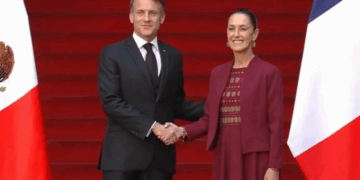 Se reúnen Sheinbaum y Macron en Palacio Nacional