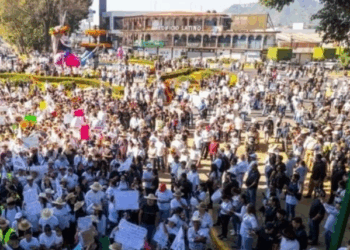 ‘¡Fuera Bedolla! ¡Justicia para Manzo!’, claman en Uruapan