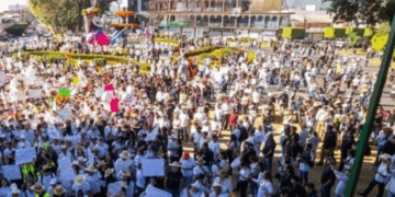 ‘¡Fuera Bedolla! ¡Justicia para Manzo!’, claman en Uruapan