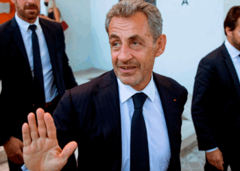 Sarkozy sale en libertad condicional tras pasar 20 días en la cárcel
