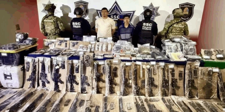 Caen dos del CJNG con arsenal en Cancún