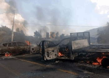 Abaten a dos y se dan narcobloqueos en Michoacán