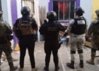 Marina detiene a 54 personas en Colima y asegura droga y armas