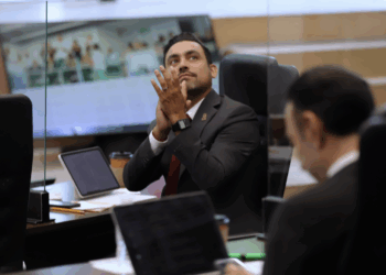 Alcaldesa de Cadereyta abandona encuentro en Palacio