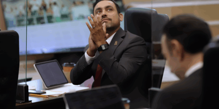 Alcaldesa de Cadereyta abandona encuentro en Palacio