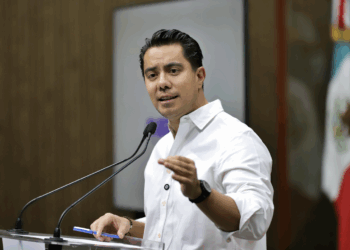 Plazas, calles y andadores libres de ambulantaje, destaca Felifer Macías