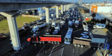Toman transportistas y agro carreteras del País