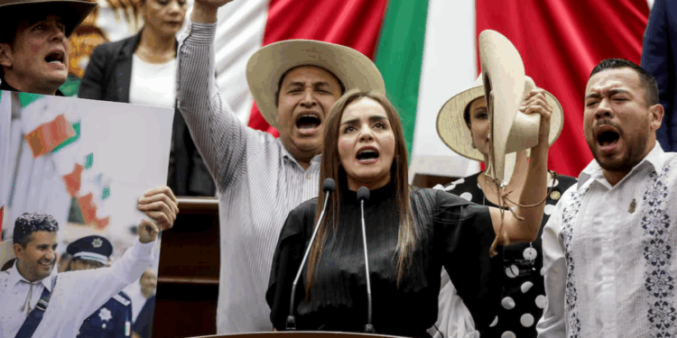 Pide Sheinbaum a Noroña respetar a viuda de Manzo