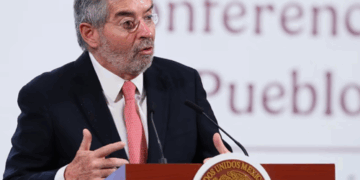 Juan Ramón de la Fuente solicita licencia para someterse a cirugía