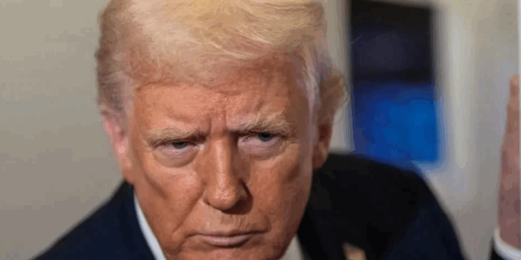 Pide Trump considerar cerrado espacio aéreo de Venezuela