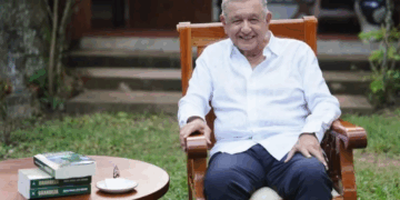 Reaparece AMLO con anuncio de nuevo libro 