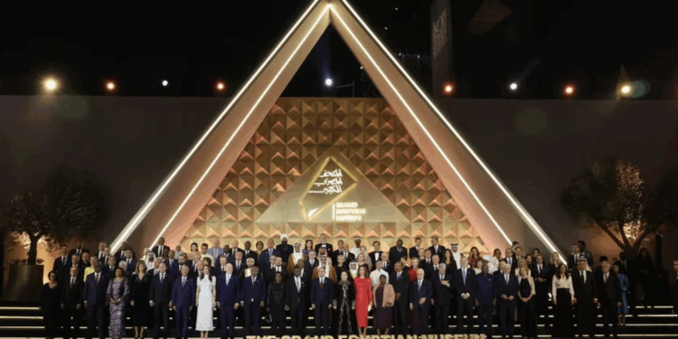 Abre el Museo Egipcio