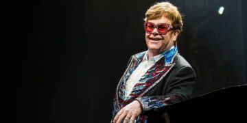 Sufre Elton John el deterioro de visión