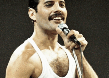 Sufre Elton John el deterioro de visión