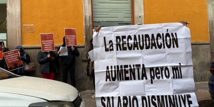 Paro de labores en el SAT de Querétaro