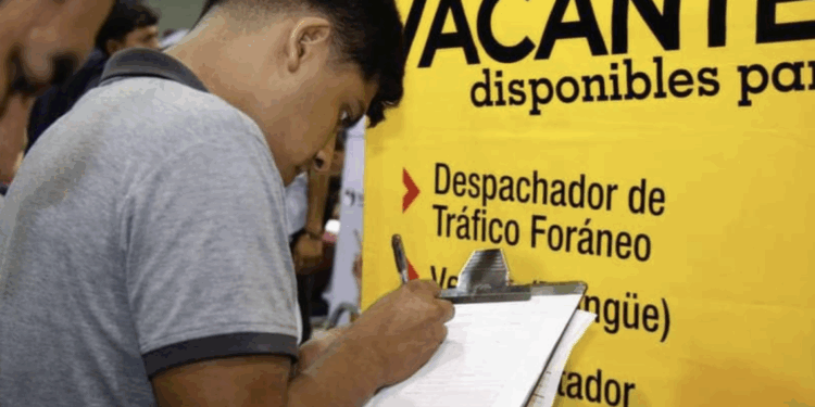 Se crea 2.5% más empleo