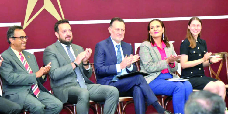 Ejecutan cateos y detienen a 6