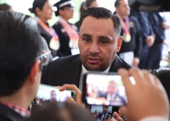 Detienen a 180 personas por portar licencias falsas en Querétaro