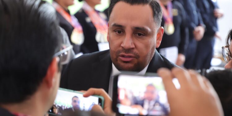 Detienen a 180 personas por portar licencias falsas en Querétaro