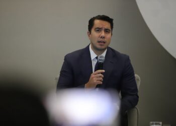 Confirma Felifer Macías inicio de obras del tren México-Querétaro en tramos de vías